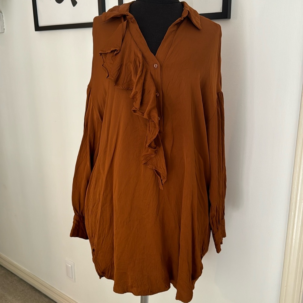 Zara Women Blouse W/ Ruffle detail / Size L/ Burnt Orange color